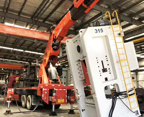 潭牛镇附近随车吊出租，轻松解决运输难题