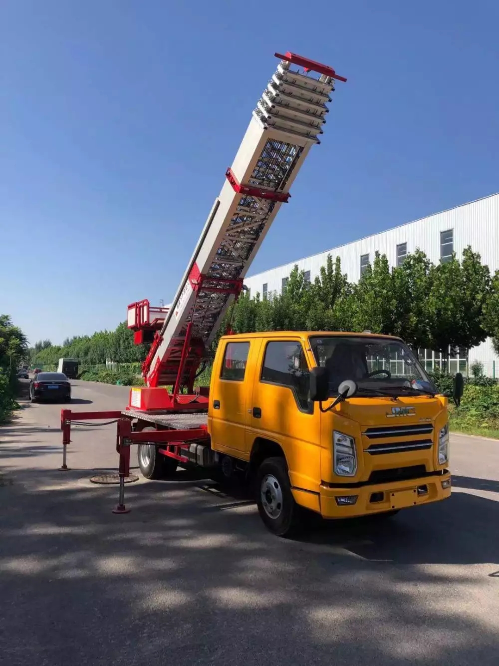 潭牛镇附近的云梯车出租服务：轻松解决高空作业需求