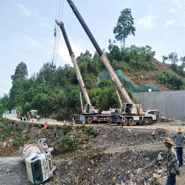 潭牛镇汽车掉沟里叫吊车救援要多少钱